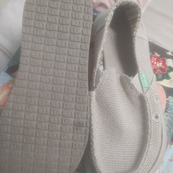 Size 1 childrens Sanuk Slip on - Picture 1 of 3